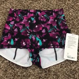 Lululemon floral Wunder short size 6, NWT